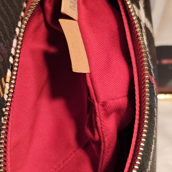 Dooney & Bourke Windsor Barrel Bag - Picture 4 of 10